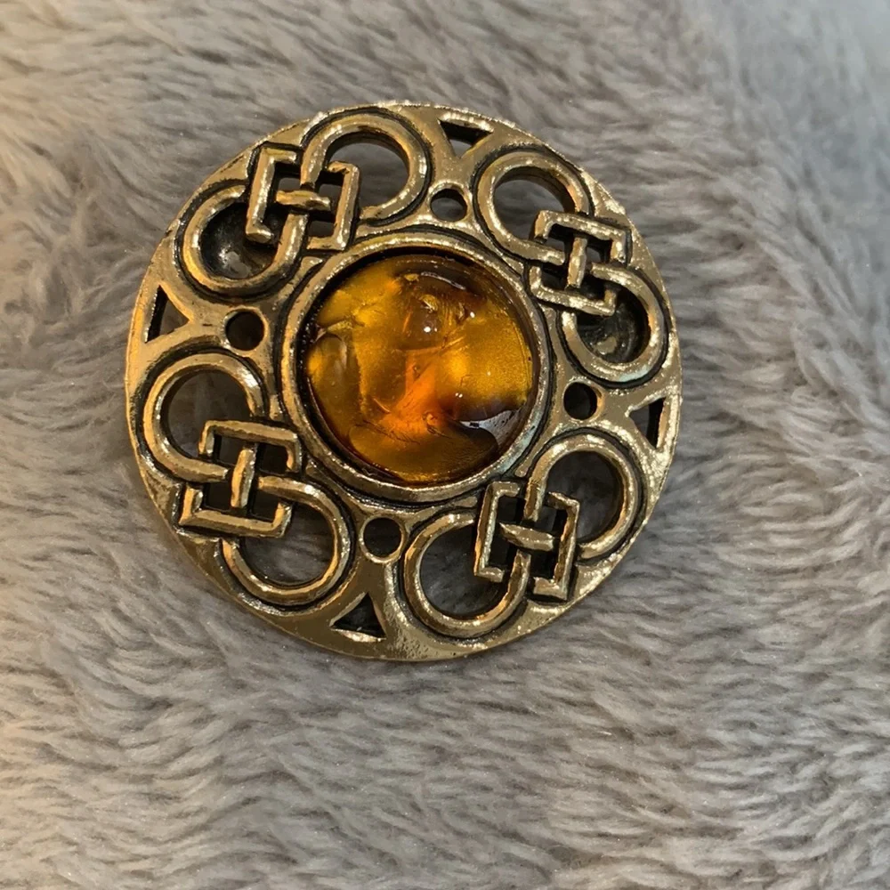 Vintage Miracle‎ Brooch Signed Beautiful Center Stone